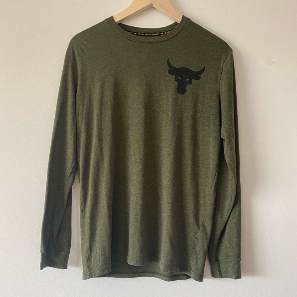 Under Armour Dwayne Johnson long sleeve
shirt. Small